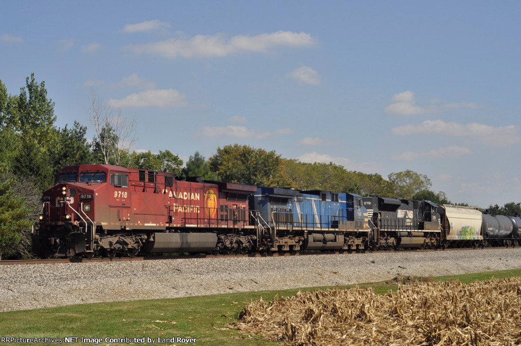 CP 9718 On NS 55 G Westbound